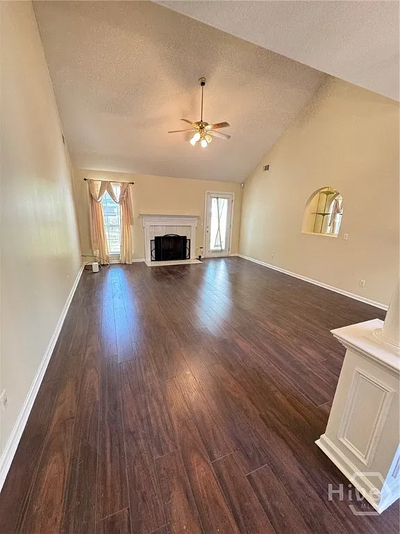 3 bed, 2.0 bath, 2044 sqft, $1,900 — Photo 4