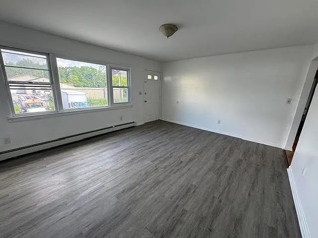 3 bed, 900 sqft, $2,275 — Photo 3
