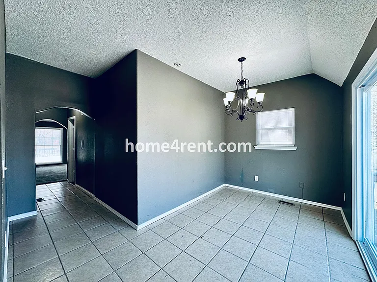 220 N Walnut St — Photo 20