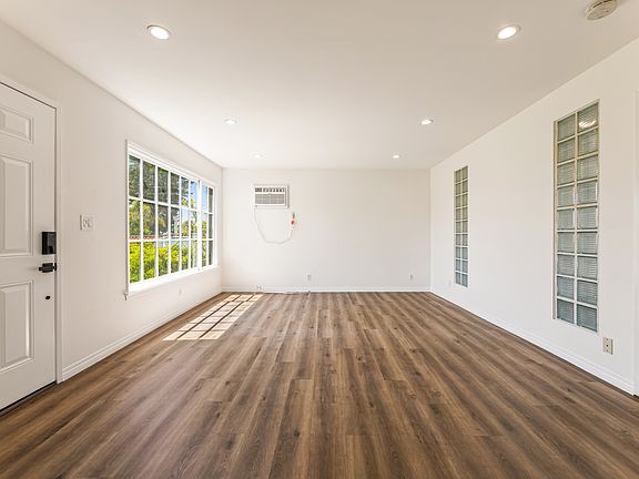 4th image of 801 S Burnside Ave #1