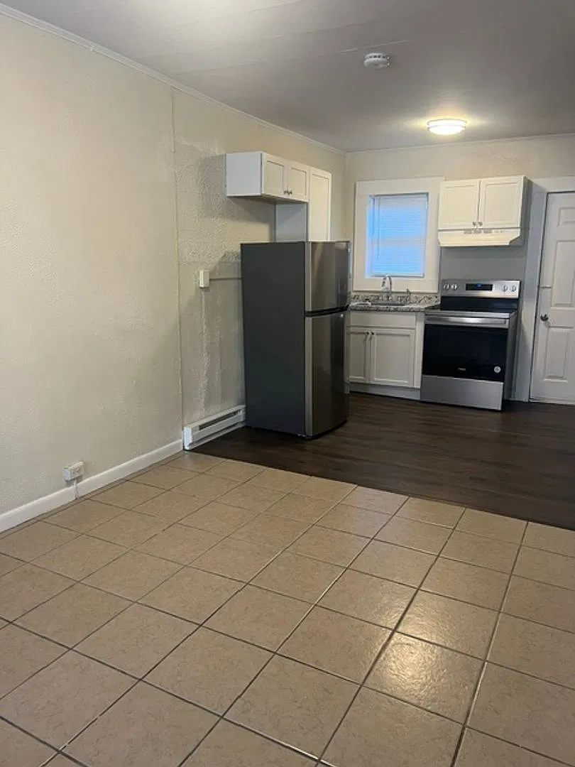 132-136 W South St — Photo 2
