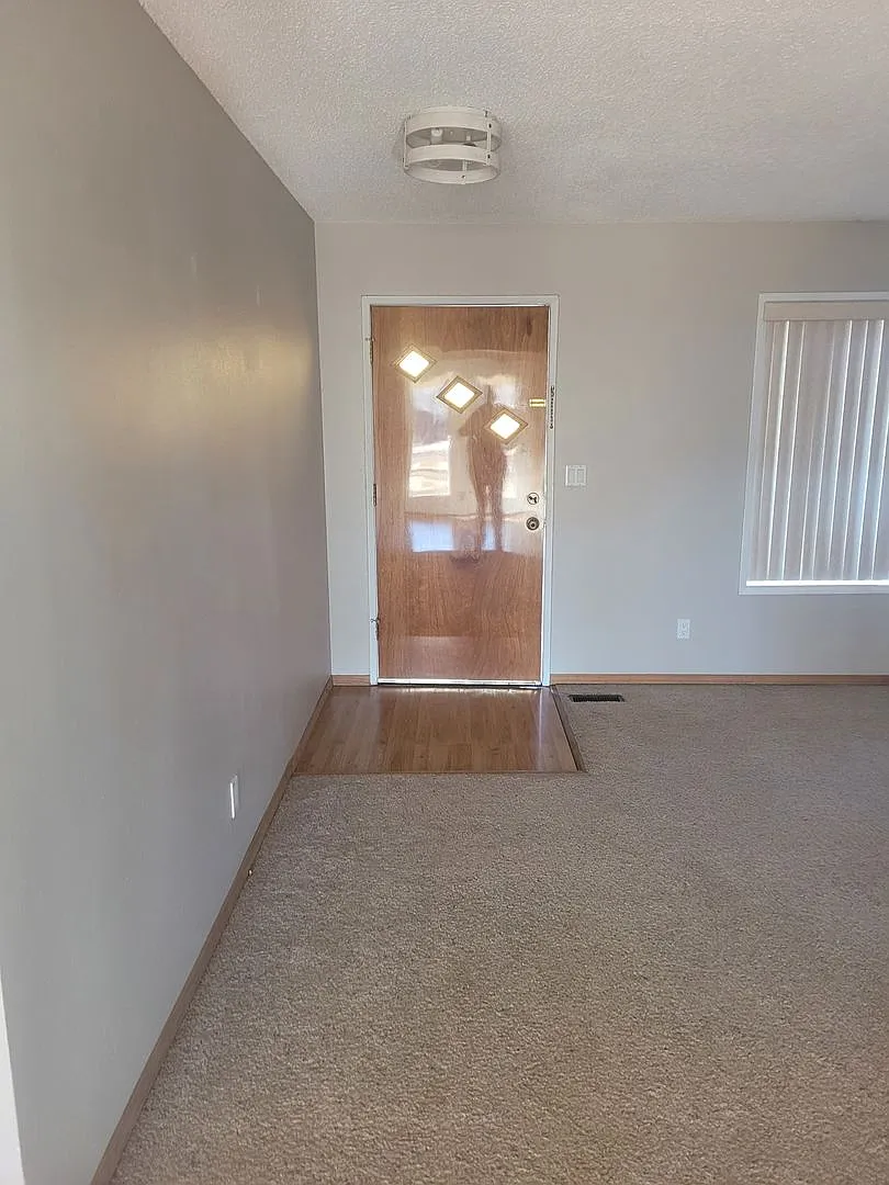 3 bedroom 2 bath — Photo 4