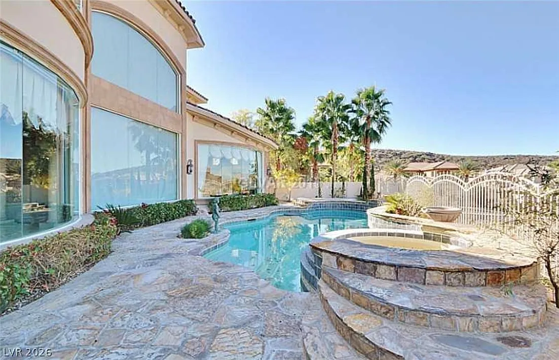 6 bed, 7.5 bath, 6458 sqft, $9,995 — Photo 4
