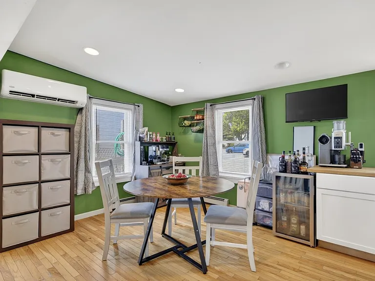 13 Oak St — Photo 4