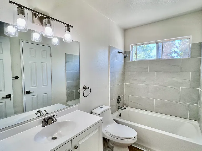 422 N Vine St #D — Photo 6