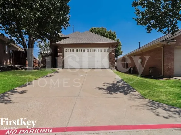1002 Harwood Ct, Euless, TX 76039