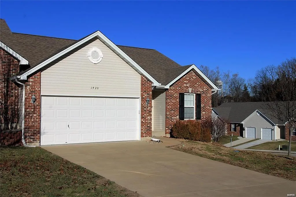 1720 Lexington Pl photo 1