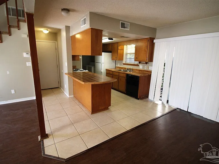 6930 Heather Oaks Dr — Photo 4