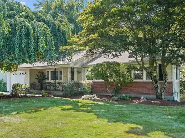 13 Briarwood Rd, Framingham, MA 01701