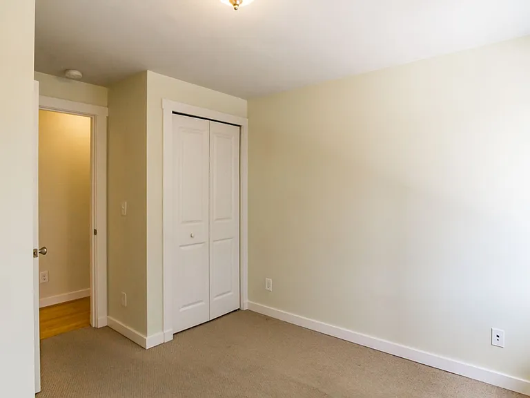 2211 Franklin Ave E — Photo 8