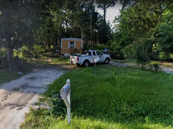 555 Oyster Rd, Apalachicola, FL 32320