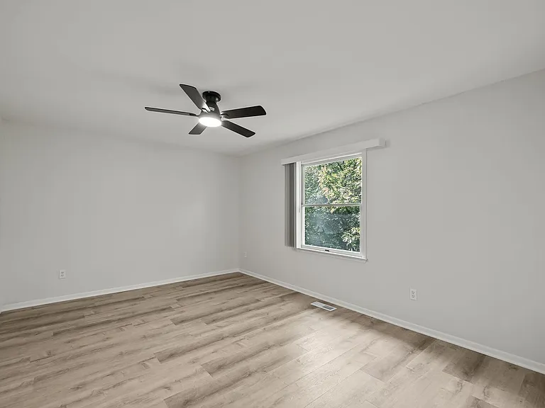 15929 W Eleven Mile Rd — Photo 13