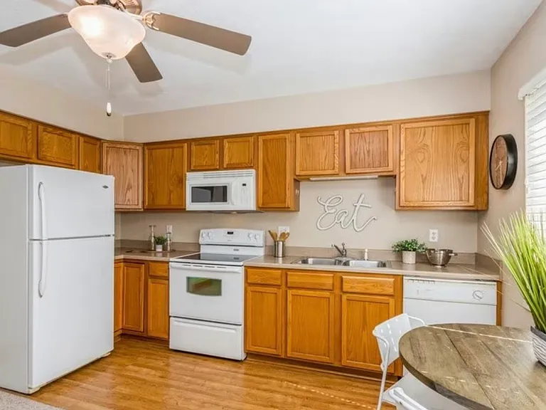 313 Grandview Ct — Photo 14