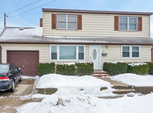 745 S 8th St, Lindenhurst, NY 11757