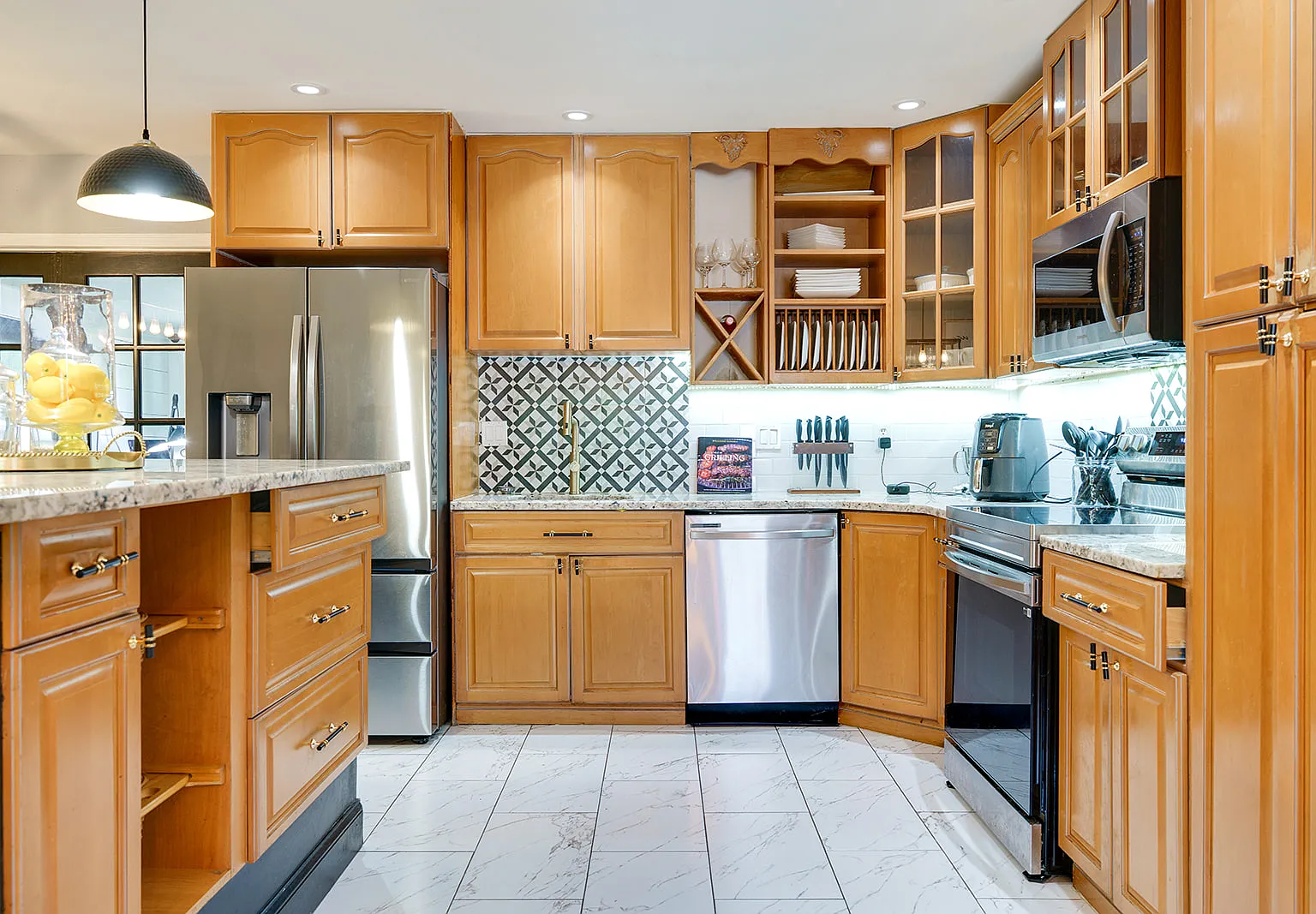 4 bed, 1600 sqft, $3,500 — Photo 2