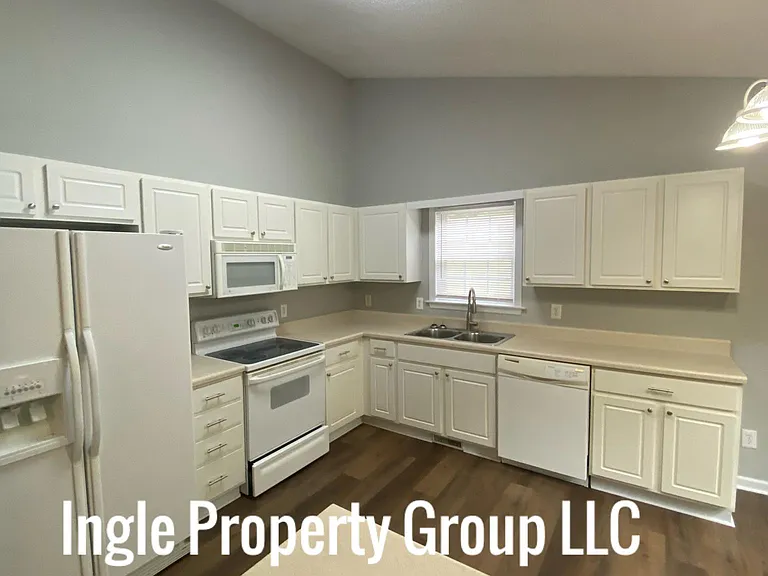 375 Sommerset Dr — Photo 9