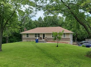 18201 S Hill Top Rd, Pleasant Hill, MO 64080