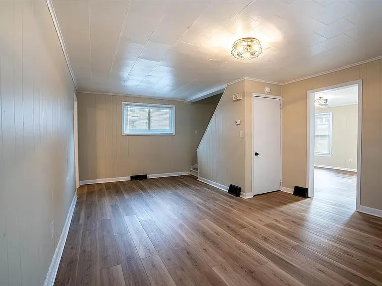 327 William St — Photo 6