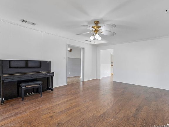 4th image of 109 Briarwood