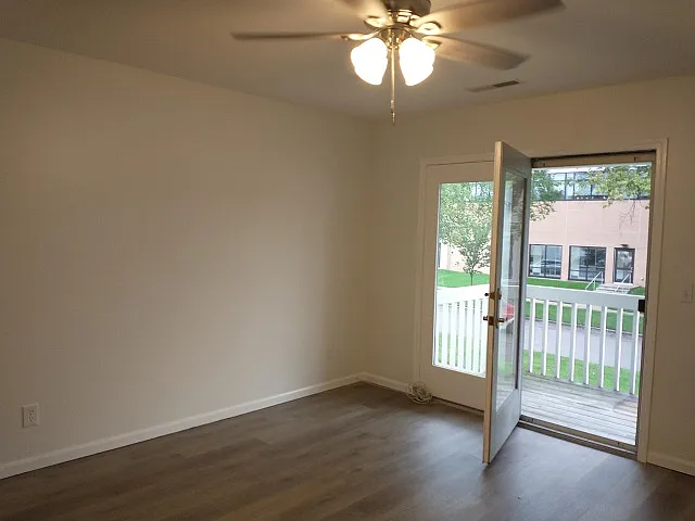 Move In Special! Lovely Grand Haven Condo / 2 Bedrooms And 1 Bathroom — Photo 3