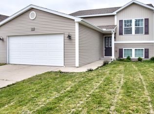 9805 Crystal Cir, Zeeland, MI 49464
