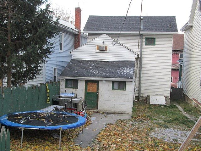 2nd image of 1017 5th Ave