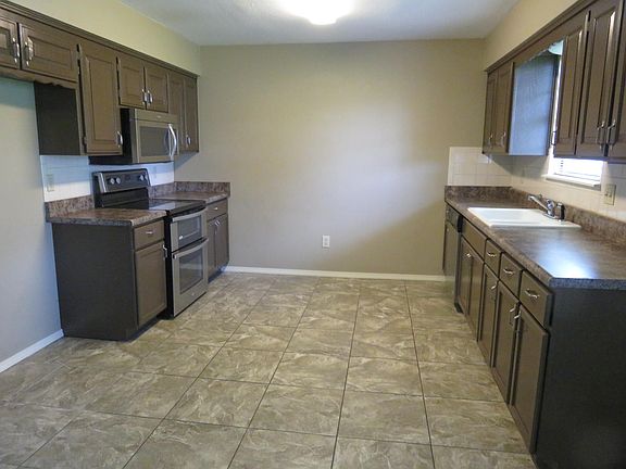 3rd image of 1415 W Centennial Dr