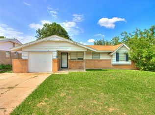 817 NW 9th St, Moore, OK 73160