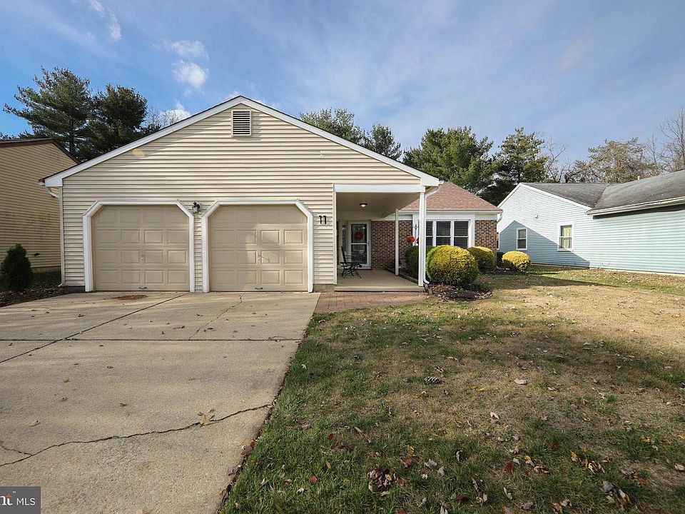 1st image of 11 Gardenia Ct