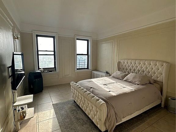 5th image of 2922 Barnes Avenue #6E