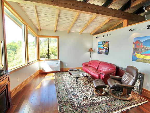 3rd image of 3409 Oceanview Dr