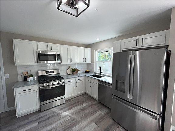 3rd image of 2500 Burchard Dr