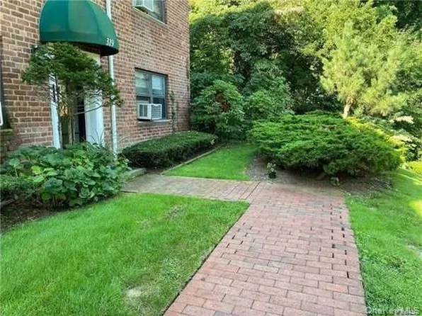 319 Main Street #B, Roslyn, NY 11576