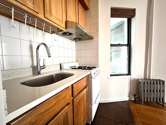 2nd image of 4 Orchard St #3E