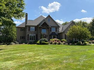 334 Crown Ridge Dr, Cuyahoga Falls, OH 44223