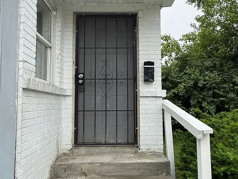 3149 N Gladstone Ave — Photo 2