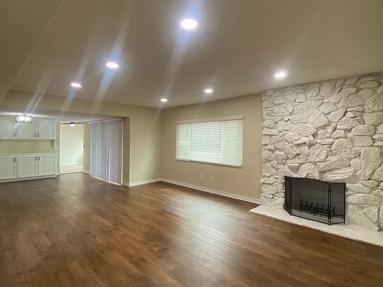The Corinthian Apartments — Photo 20