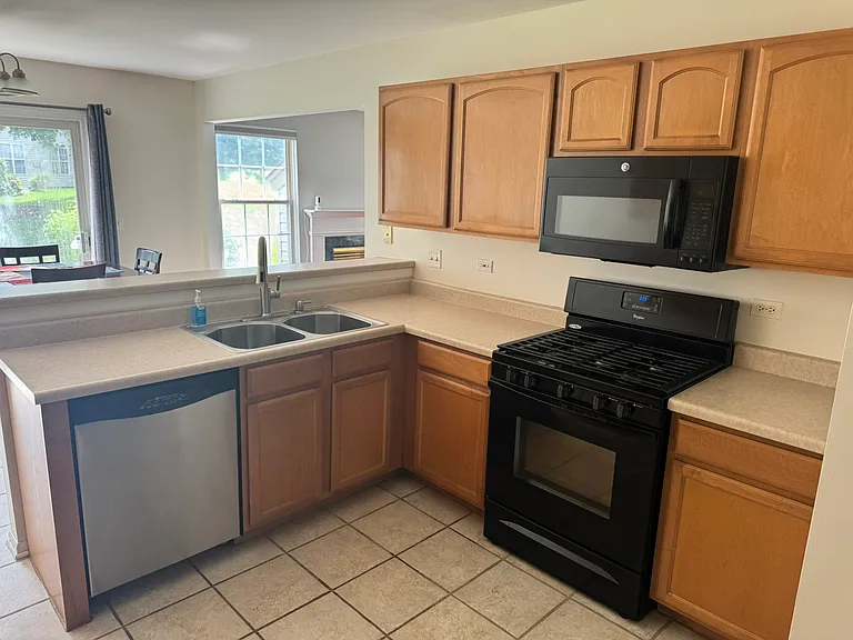 215 Dogwood Ct — Photo 2