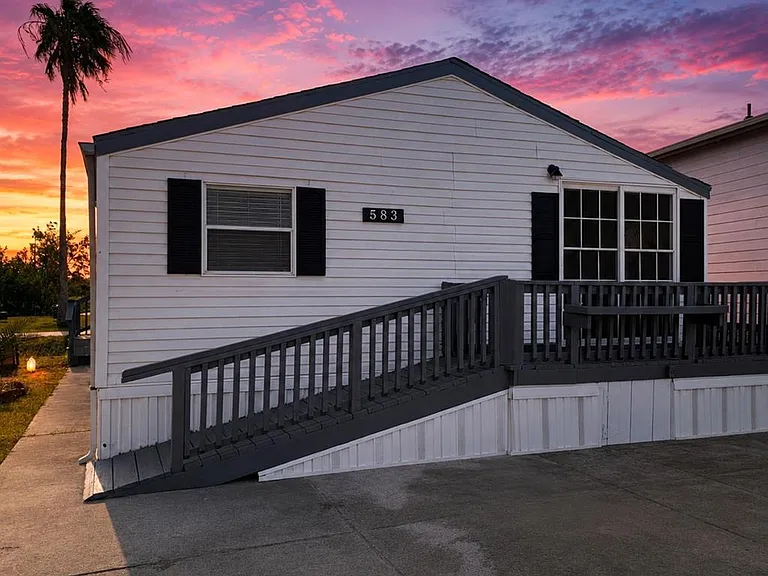 583 Star Fish Dr — Photo 1