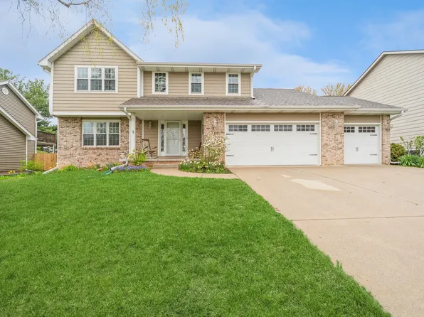 9401 Hickory Dr, Urbandale, IA 50322