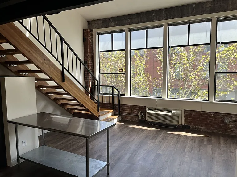 Everett Station Lofts — Photo 14