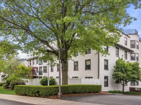 227 Summit Ave APT E304, Brookline, MA 02446