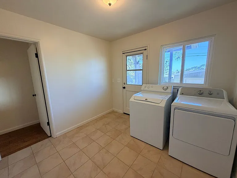 960 Forest Ave — Photo 15