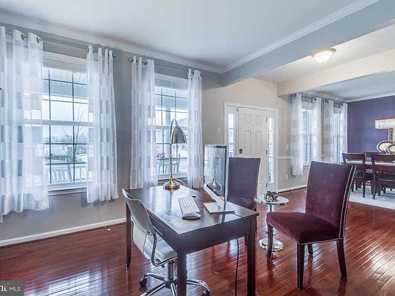 5th image of 33 Woodford Dr