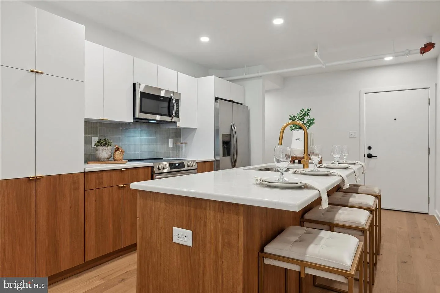 4 bed, 2.5 bath, 1700 sqft, $3,500 — Photo 4