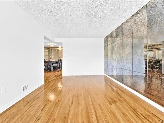 5th image of 3233 Hering Ave