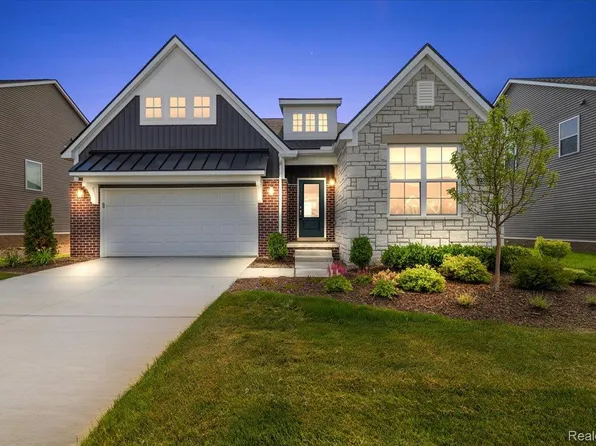 2352 Provencal Dr, Commerce Township, MI 48382