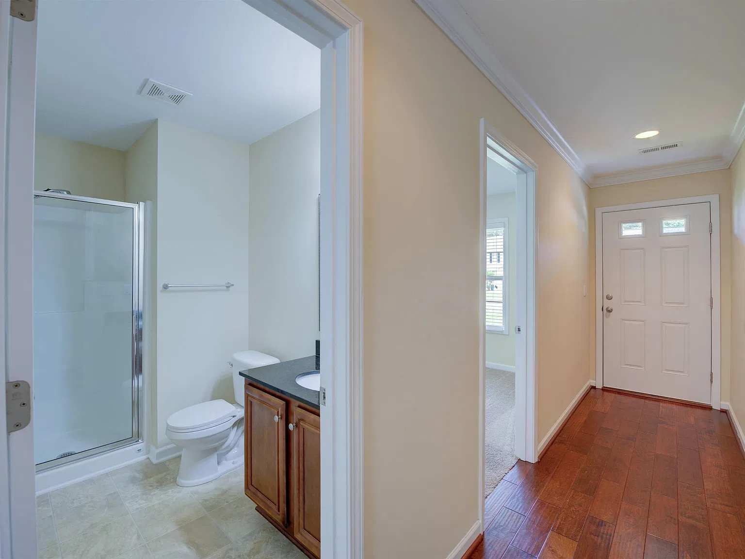 5 bed, 2300 sqft, $2,200 — Photo 4