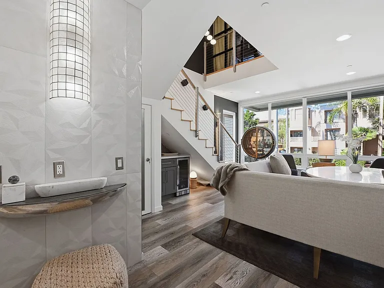 4257 3rd Ave #5 — Photo 3
