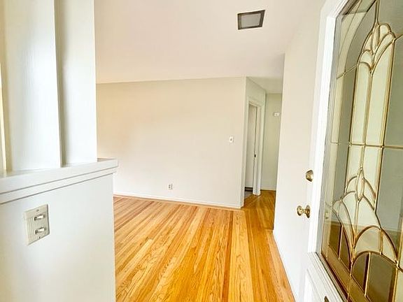 4th image of 425 Panorama Dr